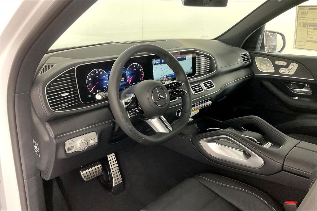New 2026 MANUFAKTUR Moonlight White Magno Mercedes-Benz GLS 450 image 6