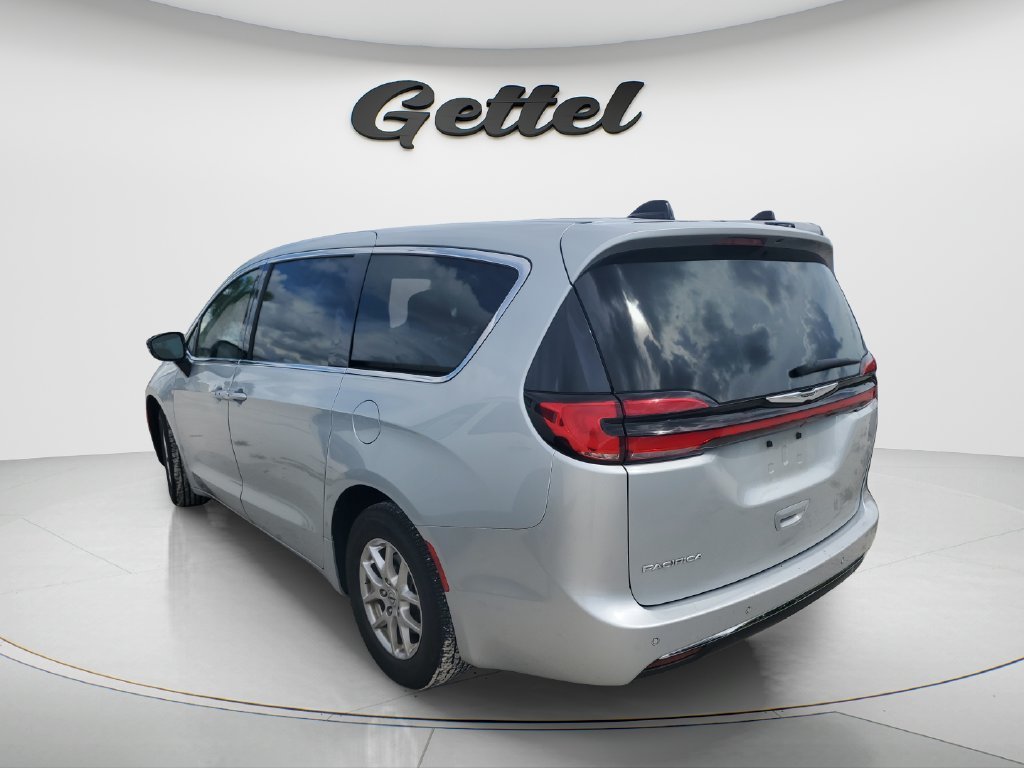 Used 2024 Silver Chrysler Touring L image 5