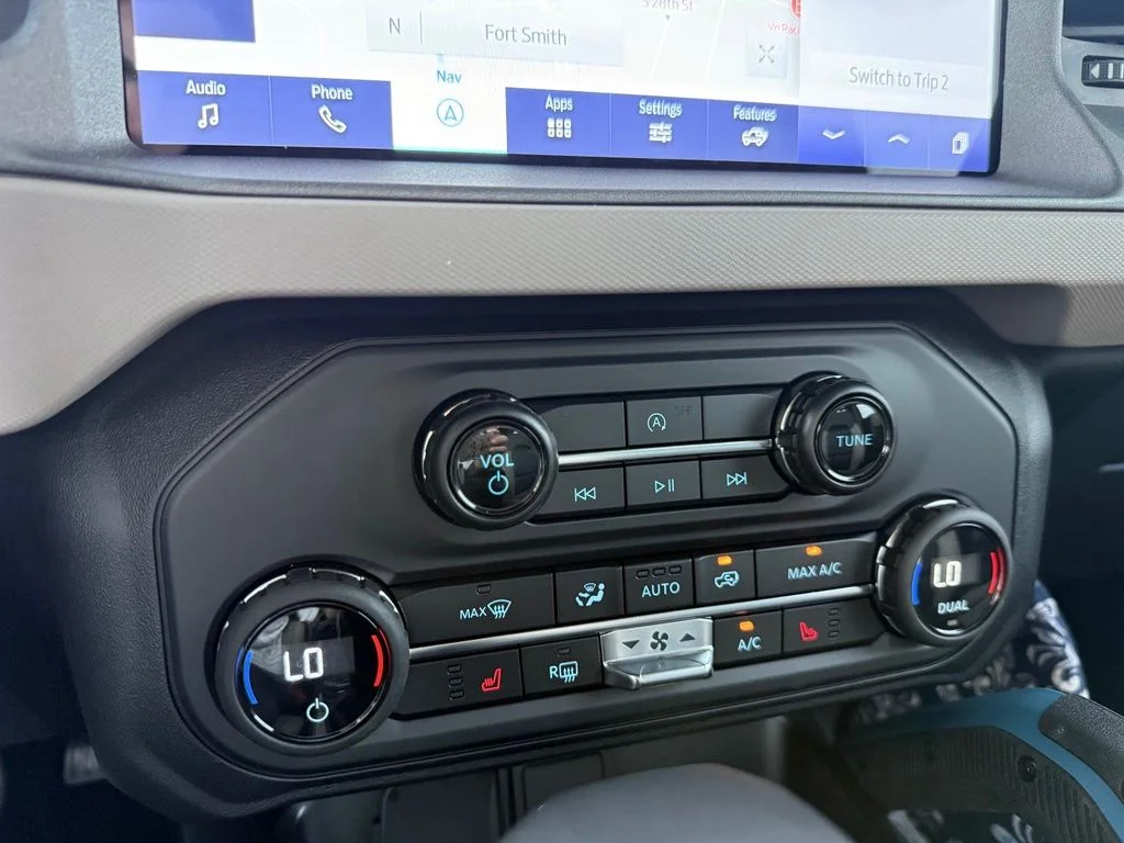 Used 2024 Black Ford Wildtrak image 18