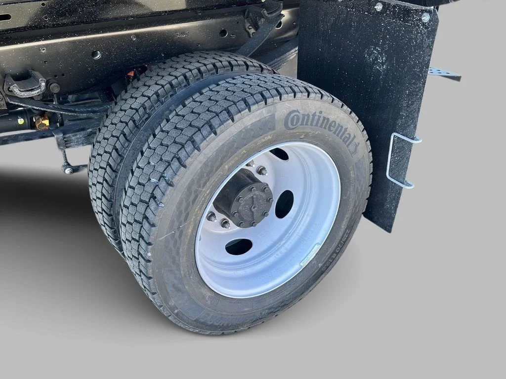 New 2026 Oxford White Ford F-450® XL image 9