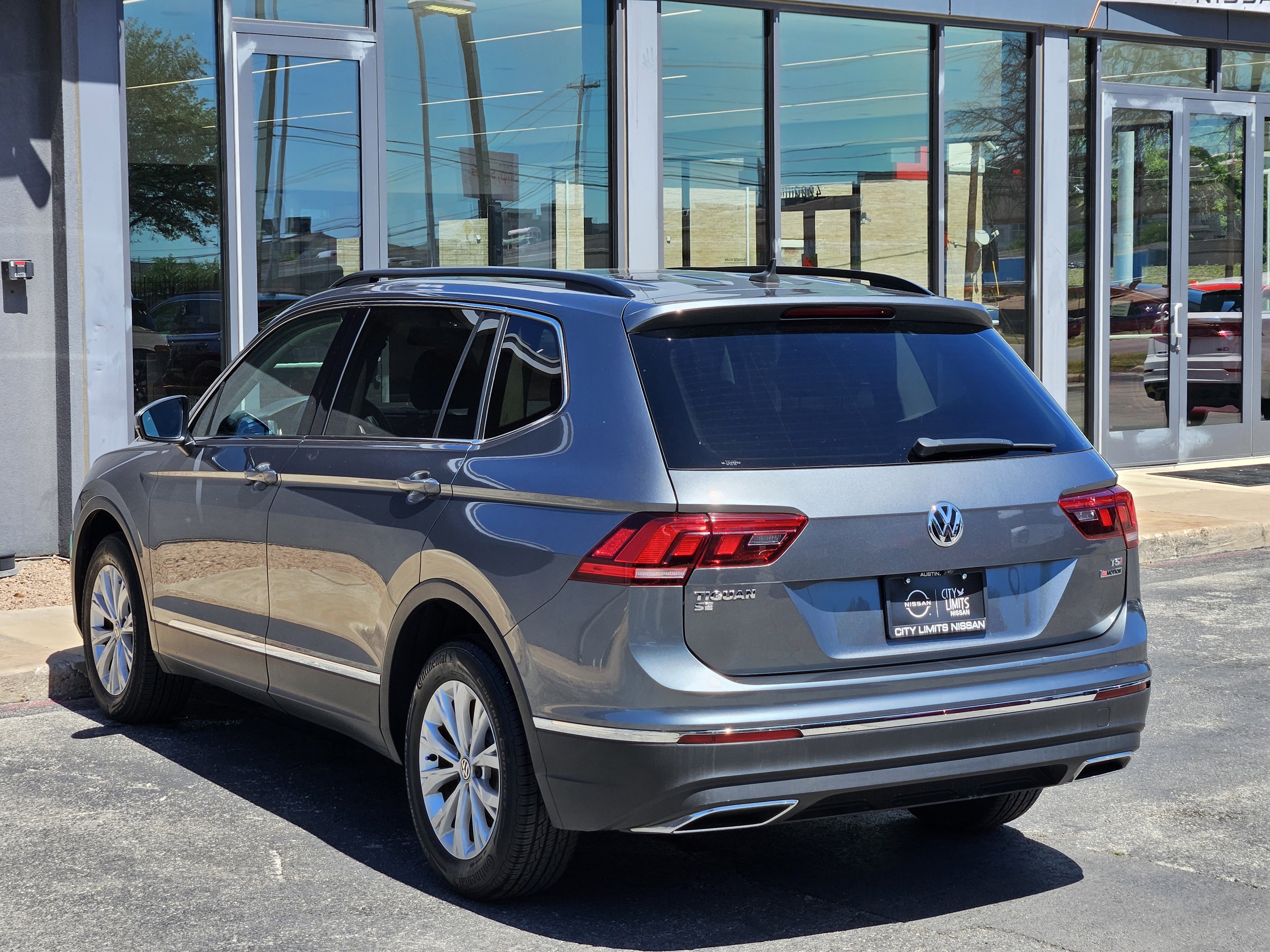 Used 2018 GRAY Volkswagen 2.0T SE 4Motion image 5