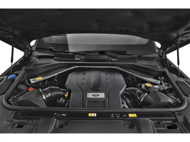Used 2023  Land Rover SE image 12