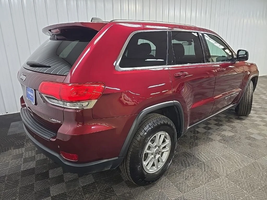 Used 2018 Red Jeep Laredo image 12