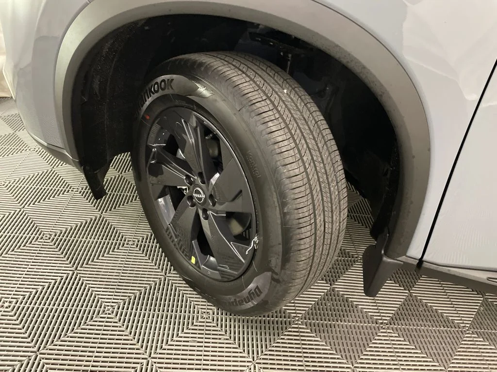 New 2026 Boulder Gray Pearl Nissan SV image 28