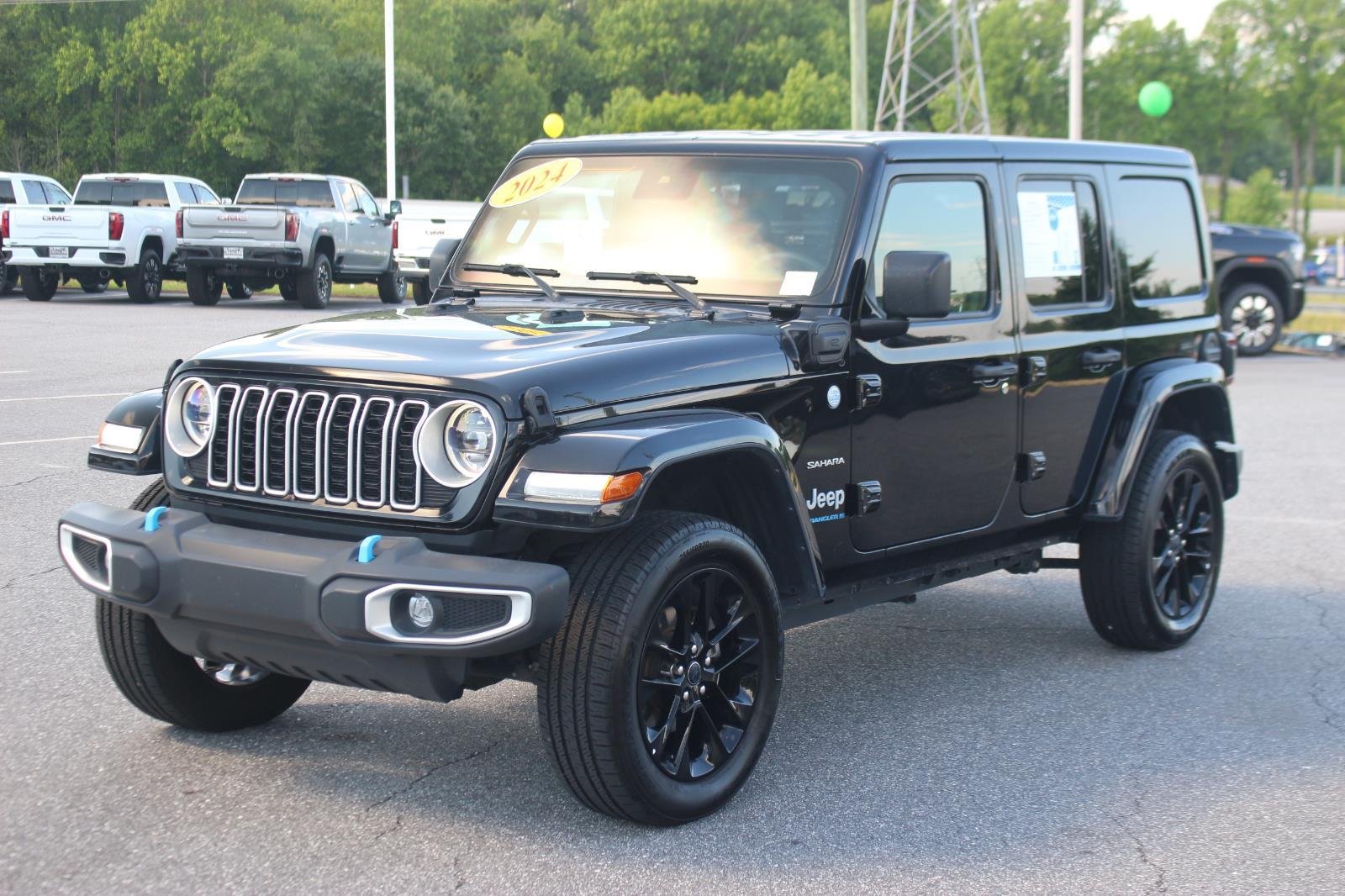 Used 2024  Jeep Sahara image 3