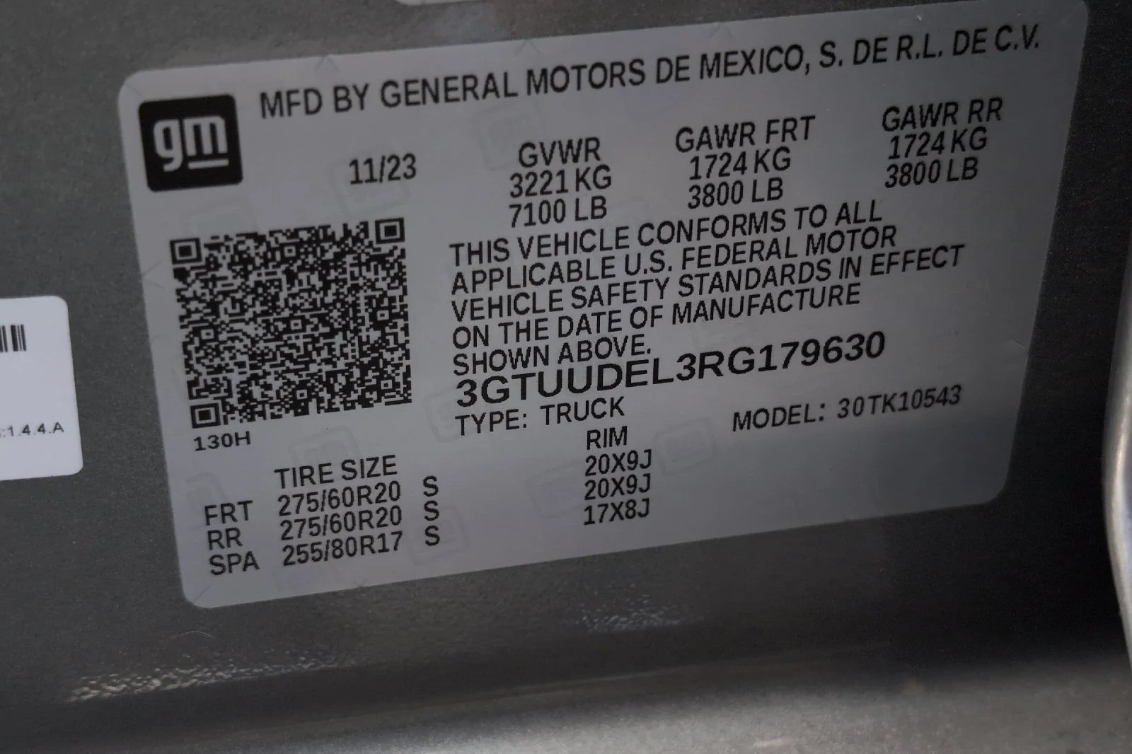 Used 2024 Sterling Metallic GMC SLT image 30
