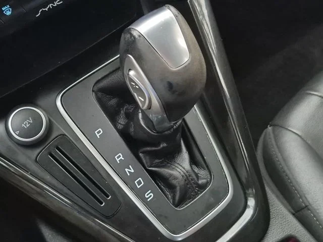 Used 2015 Red Ford Titanium image 23