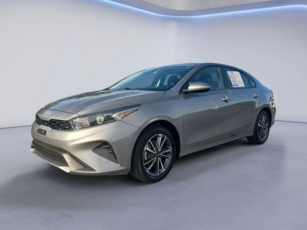 2023 Kia Forte LXS AT's photo