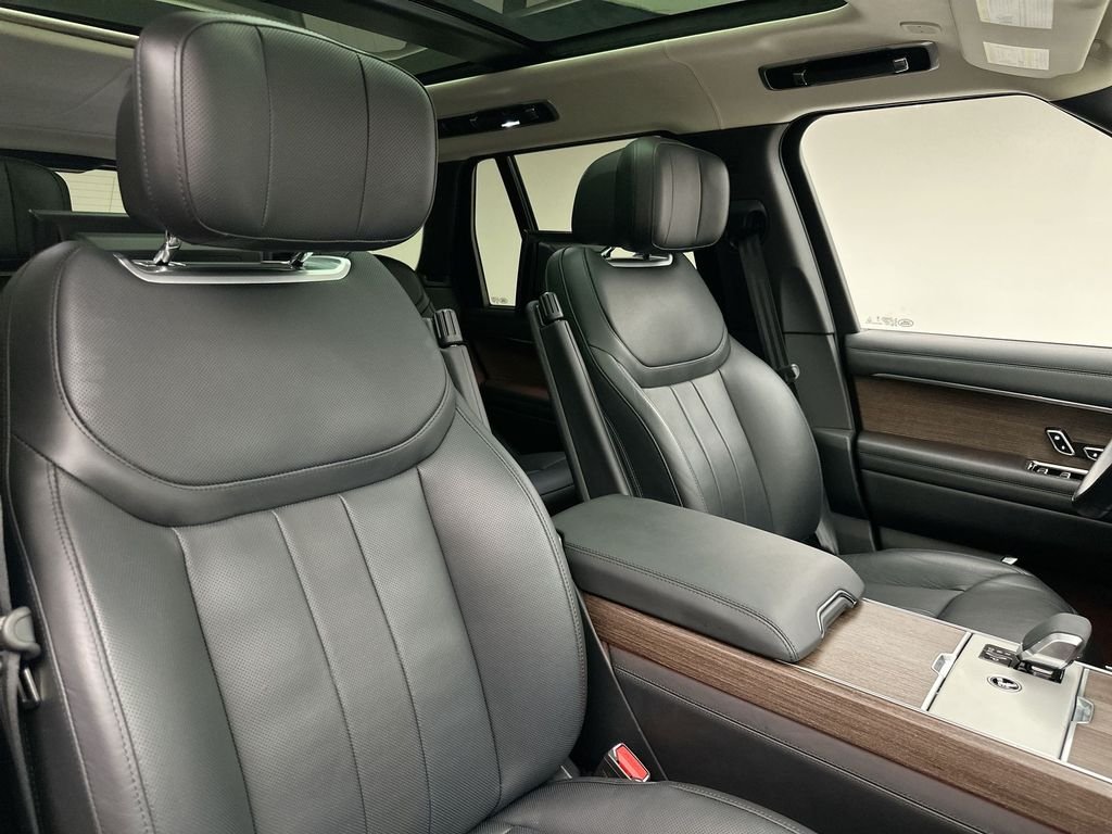 Used 2025 Carpathian Gray Premium Metallic Land Rover Autobiography image 18