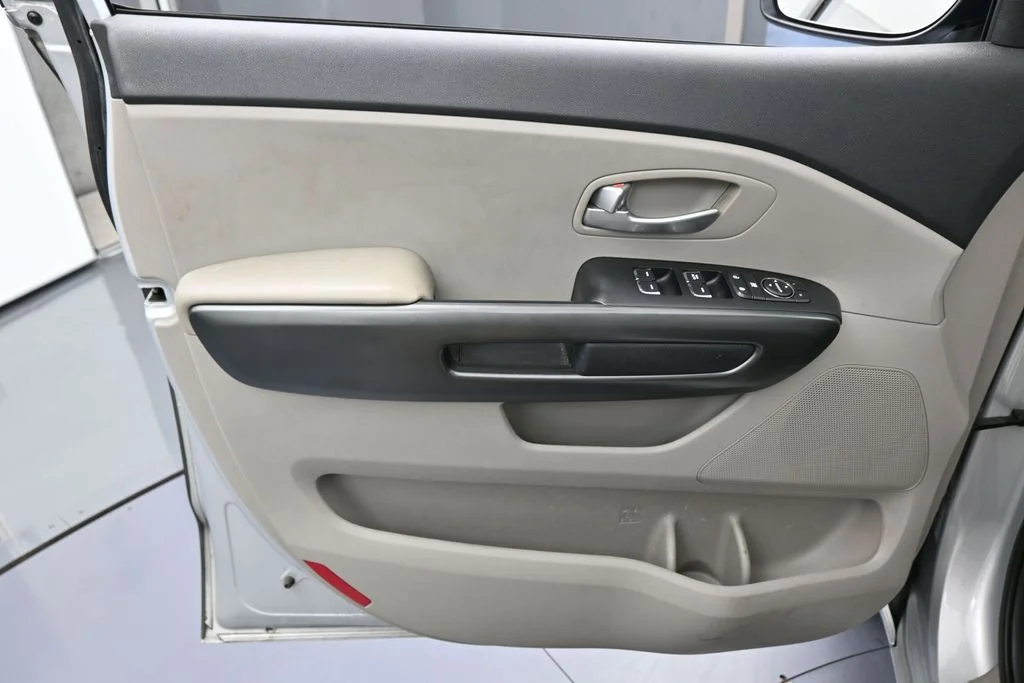 Used 2021 Silky Silver Kia EX image 13