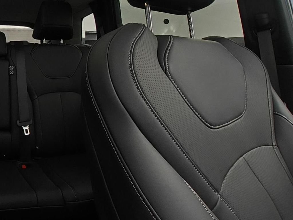 New 2027 GRAPHITE SHADOW INFINITI Luxe AWD image 22