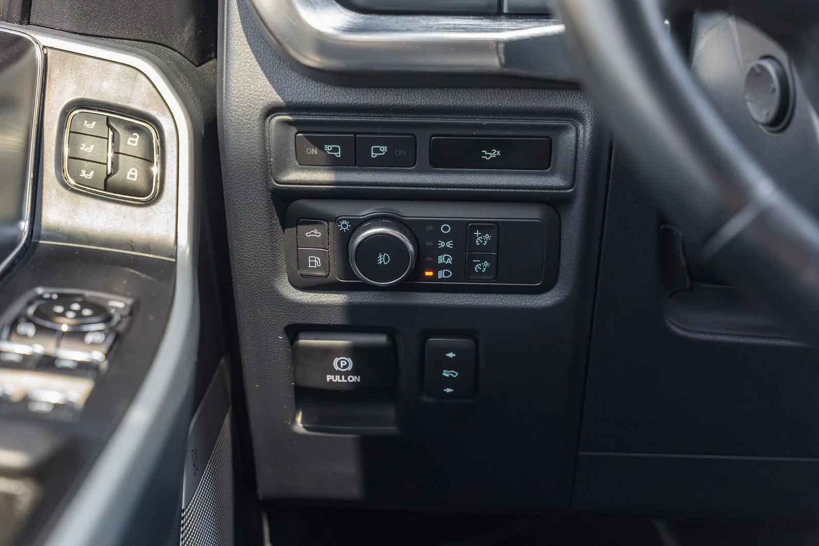 Used 2023 Silver Ford Lariat image 26