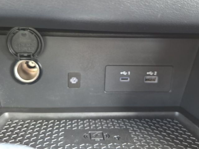 Used 2023 Scarlet Nissan SL image 11