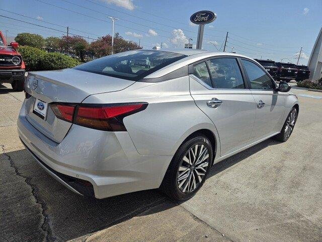 Used 2025 Brilliant Silver Metallic Nissan SV image 5