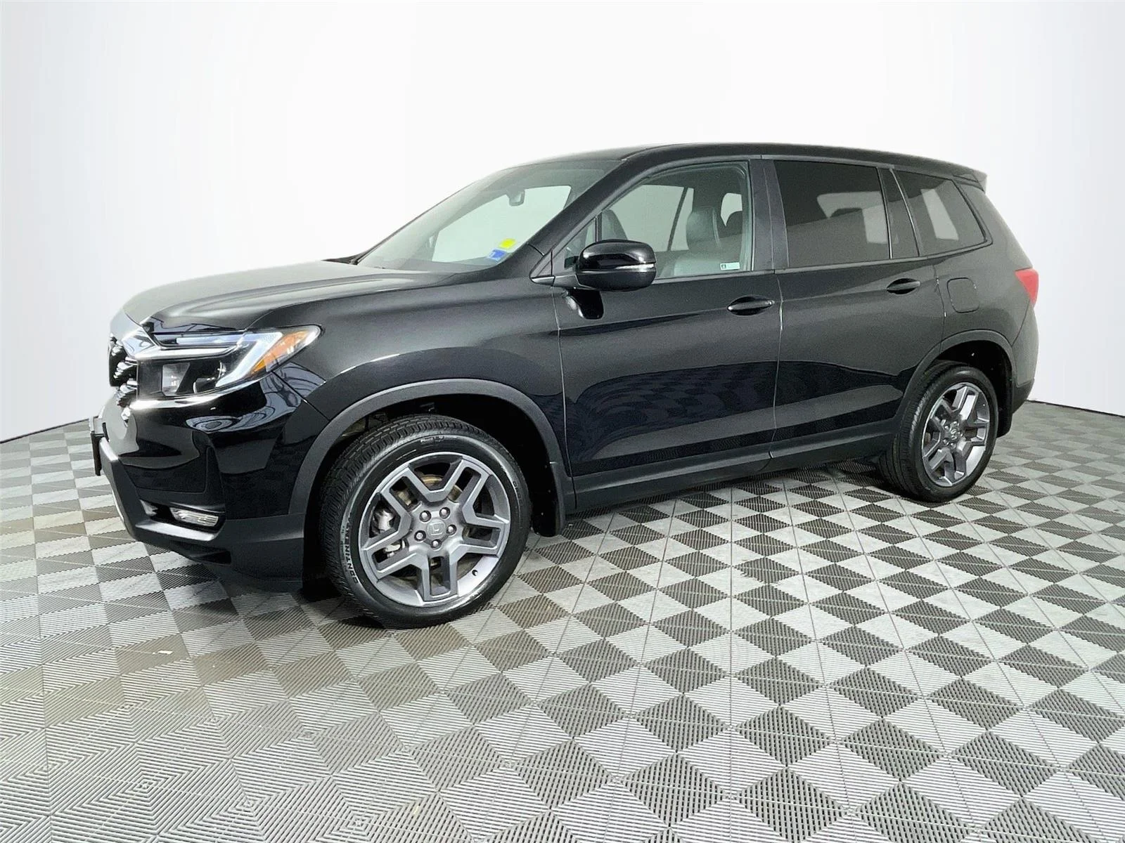 Certified Used 2023 Crystal Black Pearl Honda EX-L image 4