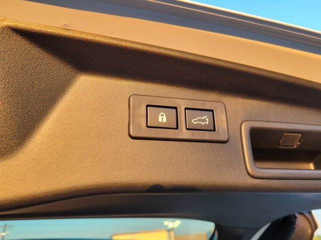 New 2026 CRYSTAL WHITE PEARL Subaru Premium image 19