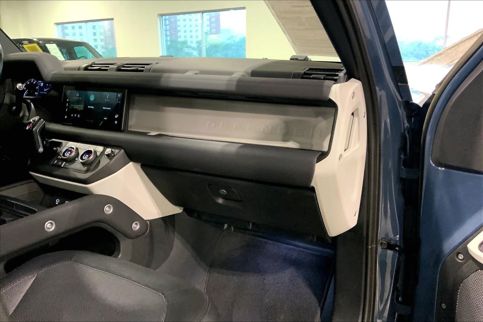 Used 2023 Tasman Blue Metallic Land Rover X-Dynamic SE image 18