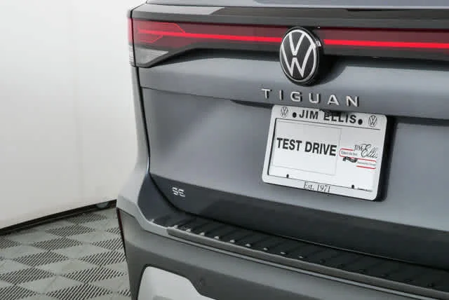 New 2026 Platinum Gray Metallic Volkswagen SE image 34