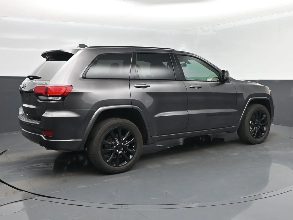 Used 2021 Gray Jeep Laredo X image 3
