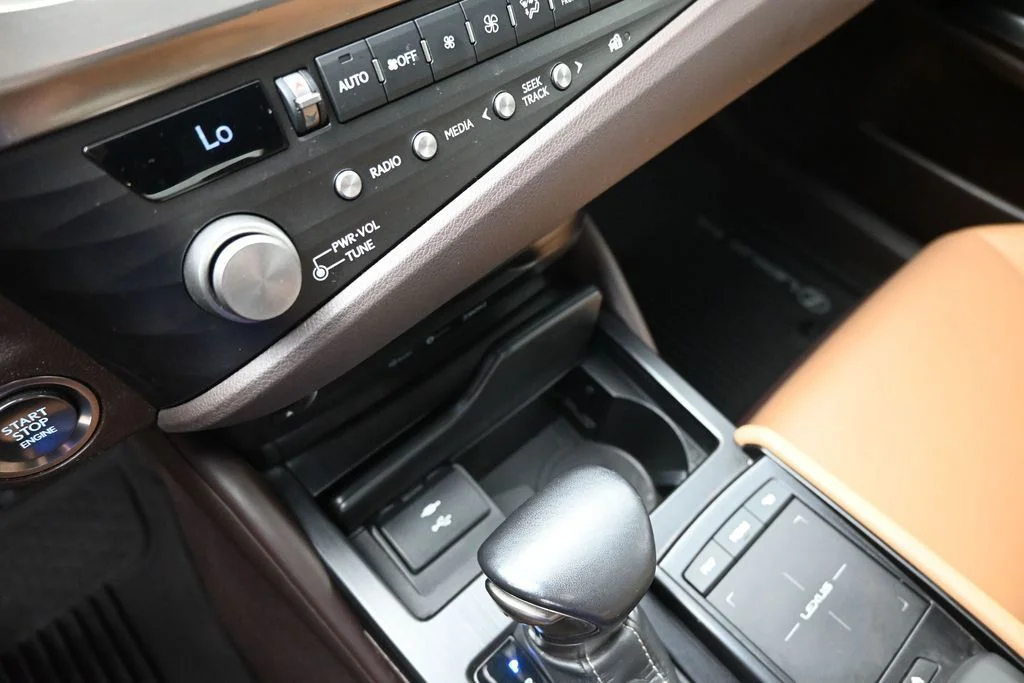 Used 2021 White Lexus 350 image 26