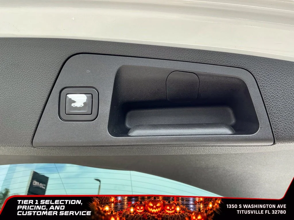 Used 2018 SUMMIT WHITE Buick Essence image 17