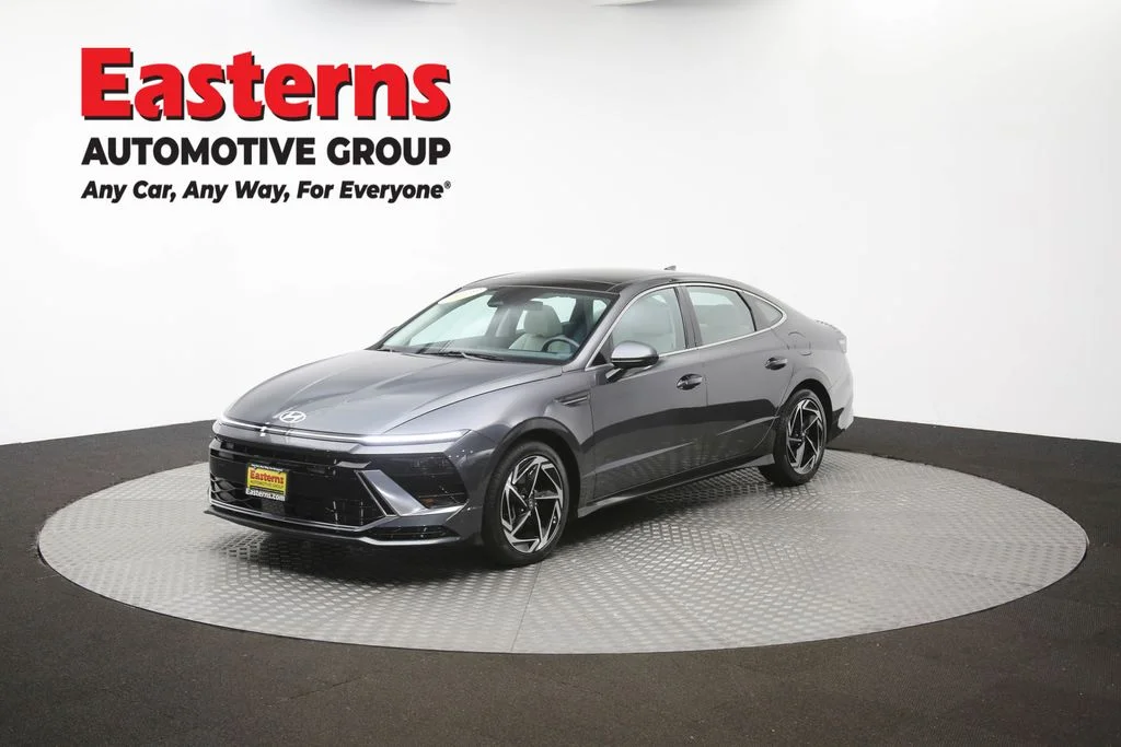 Used 2024 Gray Hyundai SEL image 57