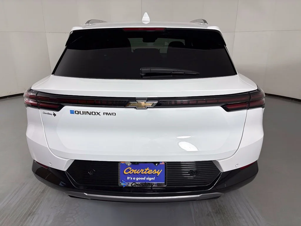 Used 2024 White Chevrolet LT image 7