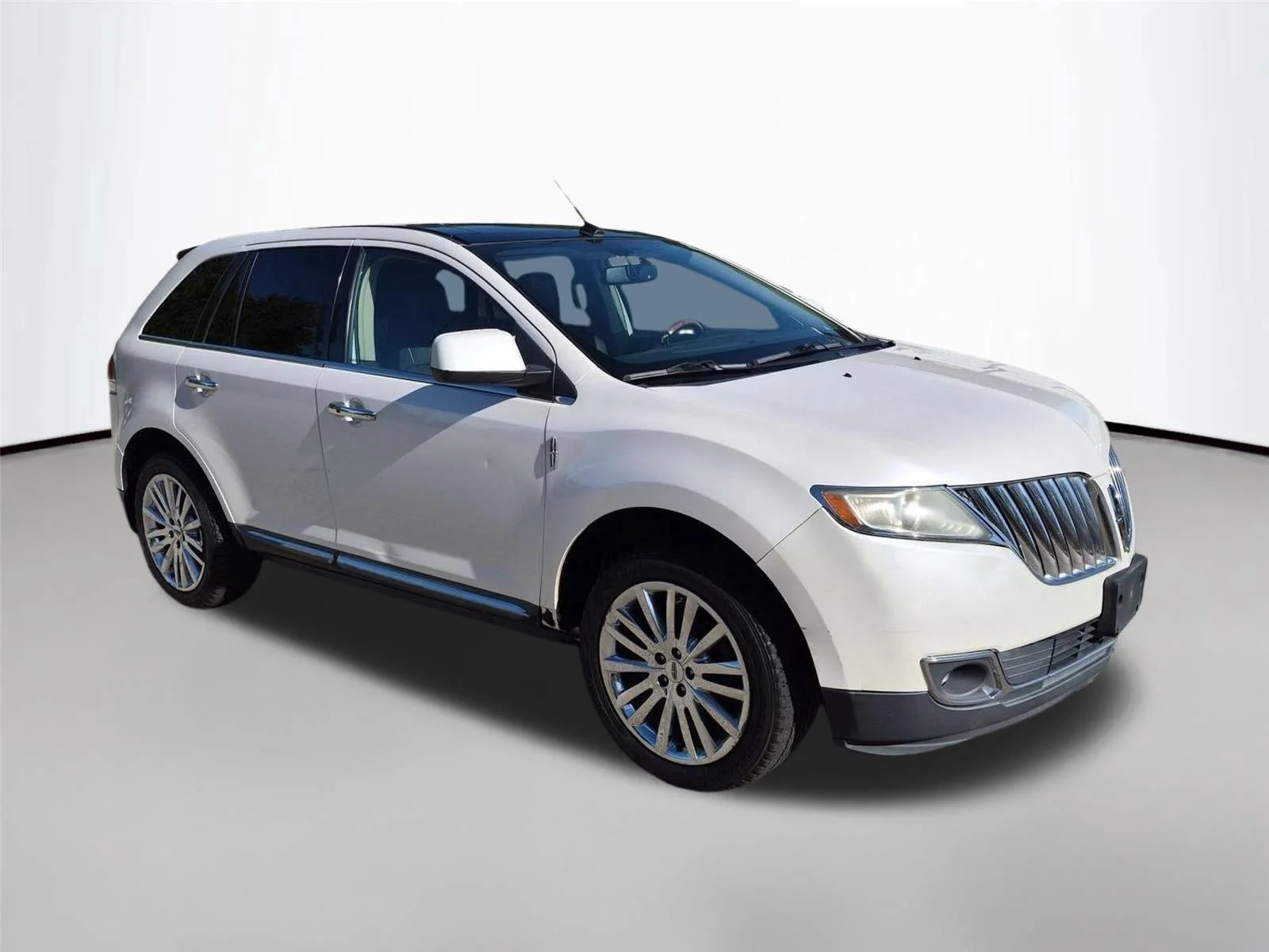 Used 2011 WHITE PLATINUM METALLIC TRI-COAT LINCOLN  image 7