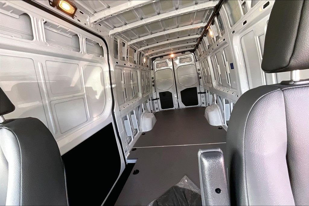 New 2025  Mercedes-Benz Cargo 170 WB image 9