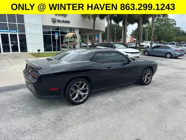 Used 2017 Black Dodge SXT image 2
