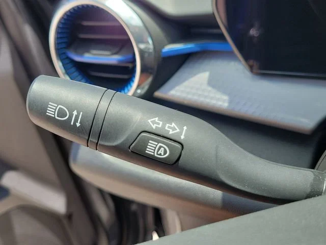 2025 Chevrolet Trax LT - Photo 32