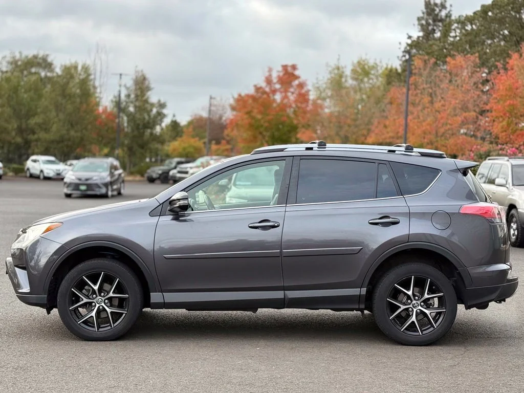 Used 2018 Magnetic Gray Metallic Toyota SE image 2