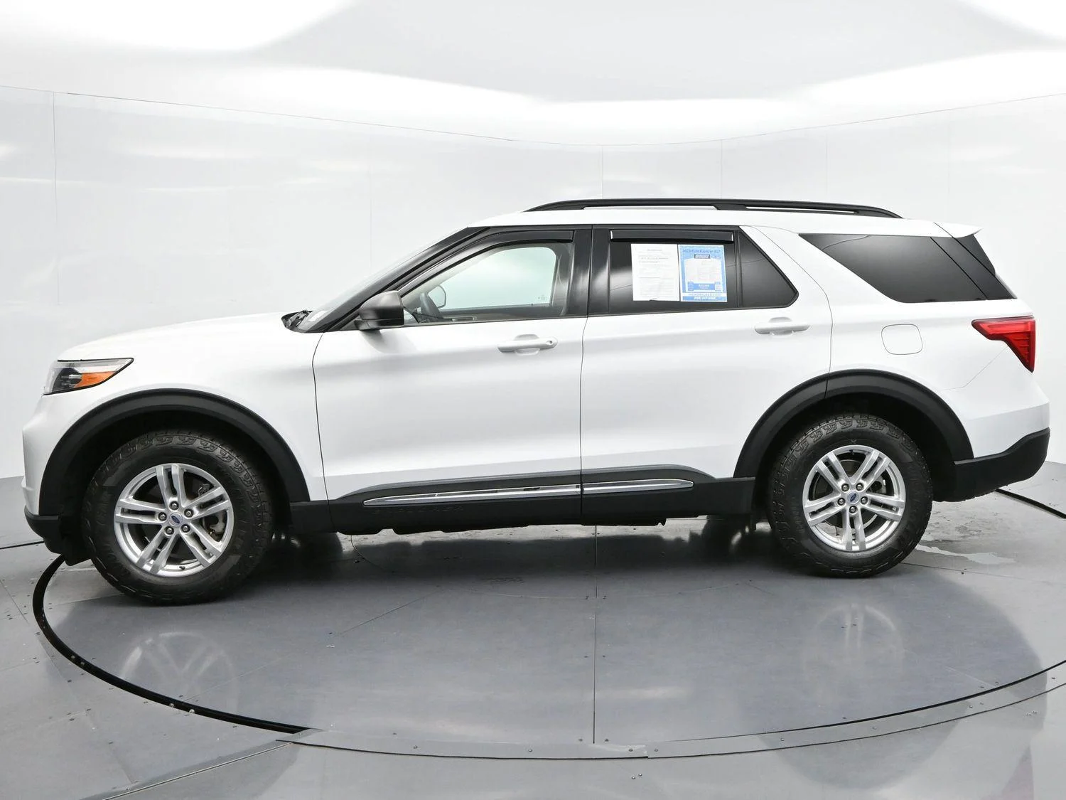Used 2023 Oxford White Ford XLT image 4