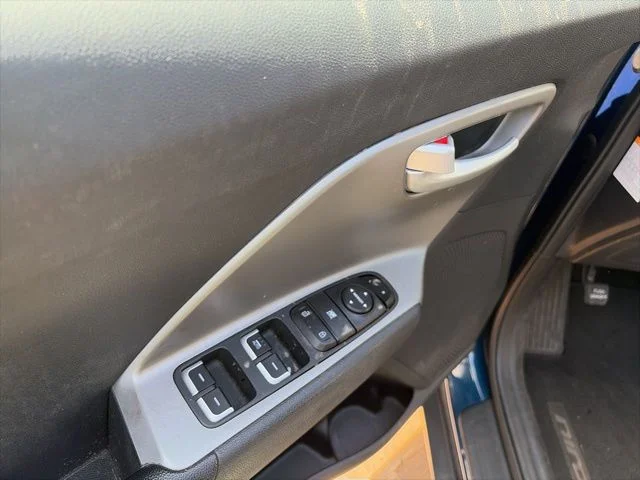 Used 2018 Blue Kia LX image 8