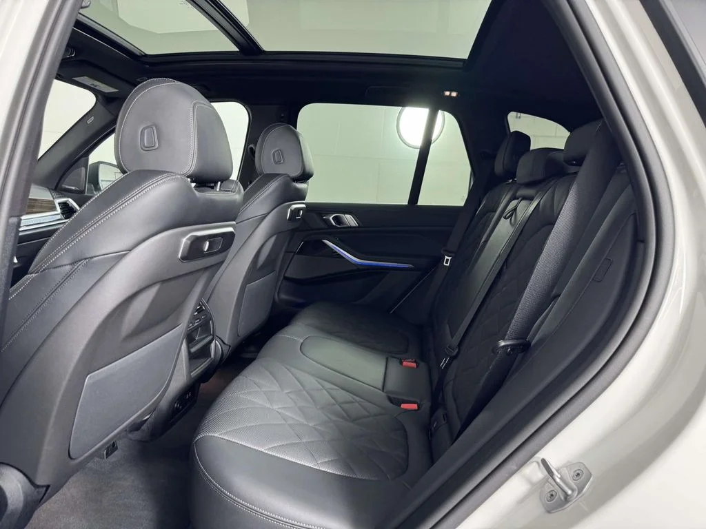 Used 2026 White BMW xDrive40i image 32