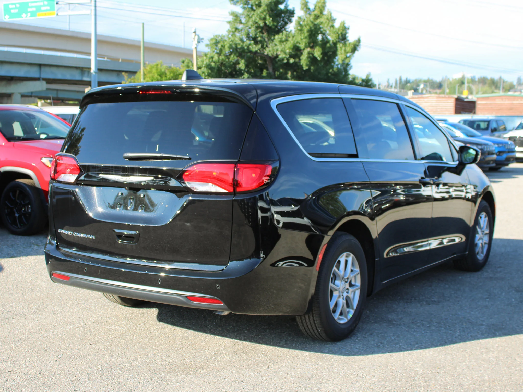 Used 2025 Black Chrysler SXT*, Heated Leather, Remote Start, Apple CarPlay image 4
