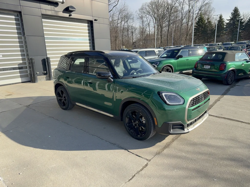 New 2026 British Racing Green IV Metallic MINI Signature Plus image 2