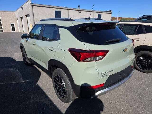 2026 Chevrolet Trailblazer LT photo 2