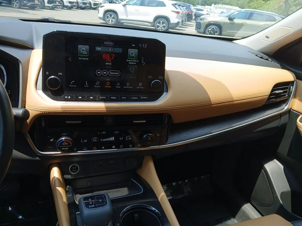 Used 2023 White Nissan Platinum image 36