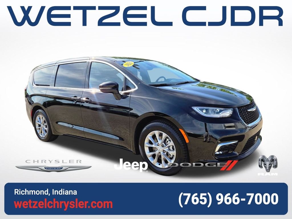 2026 Chrysler Pacifica Limited's photo