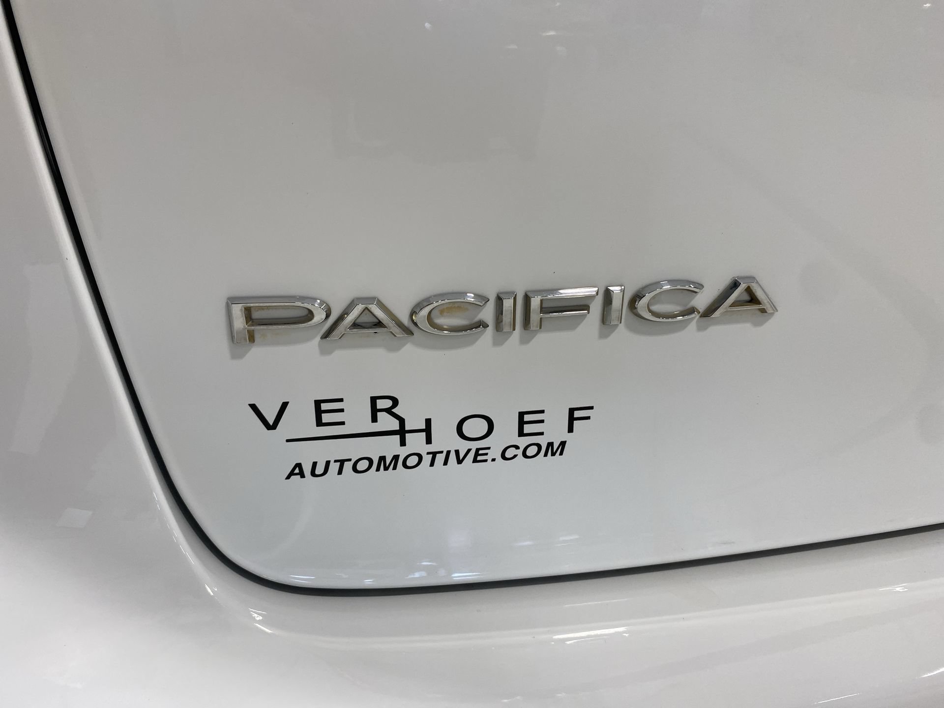 Used 2022 Bright White Clearcoat Chrysler Touring L image 27