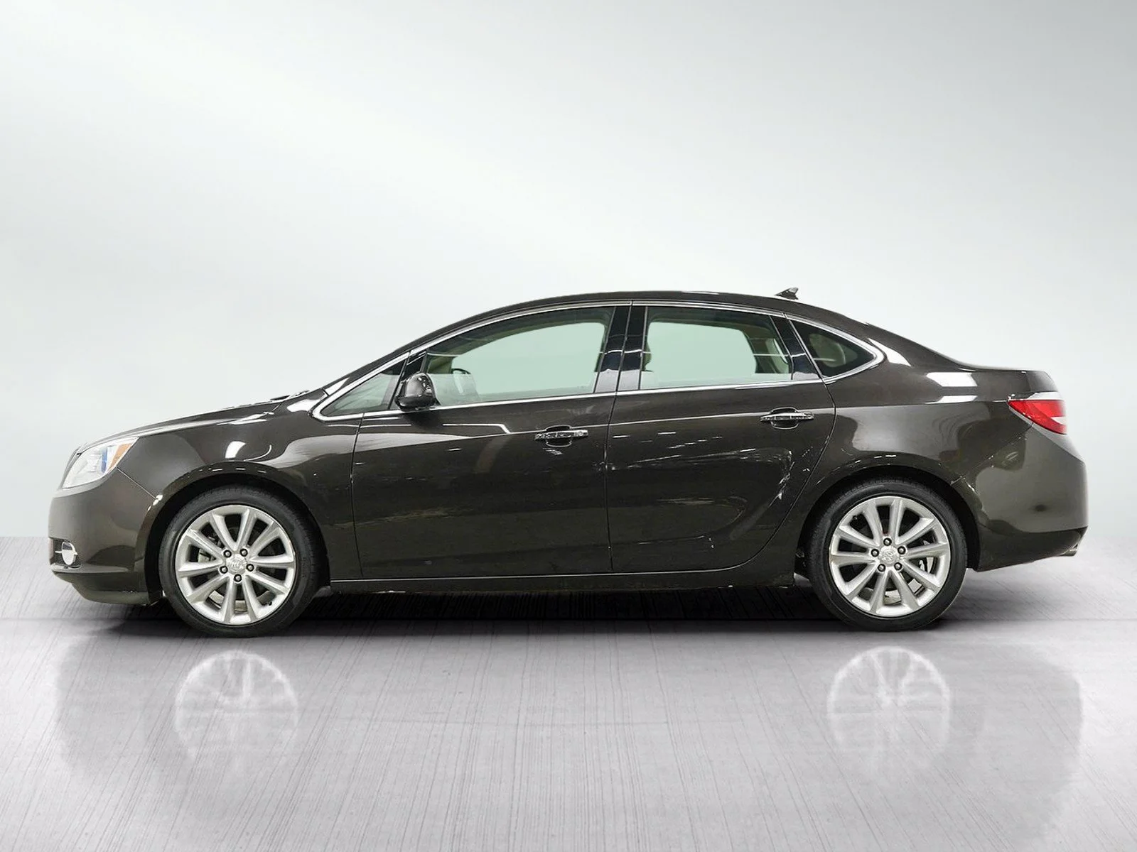 Used 2014 Buick Verano 1SD with VIN 1G4PP5SK8E4122462 for sale in Roseville, MN