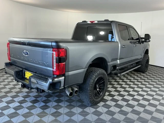Used 2024  Ford Lariat image 5