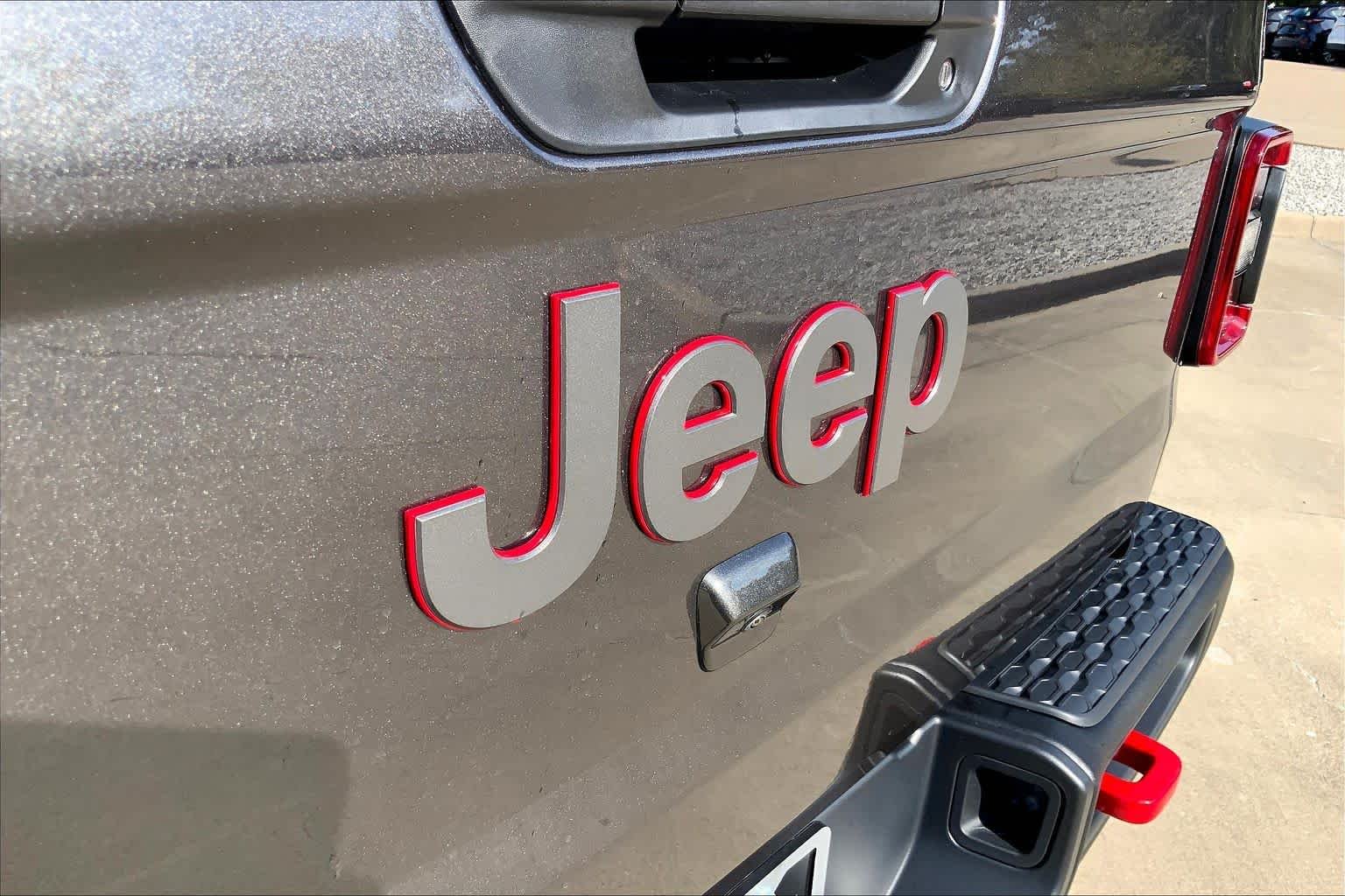 Used 2025 Granite Crystal Metallic Clearcoat Jeep Rubicon image 29