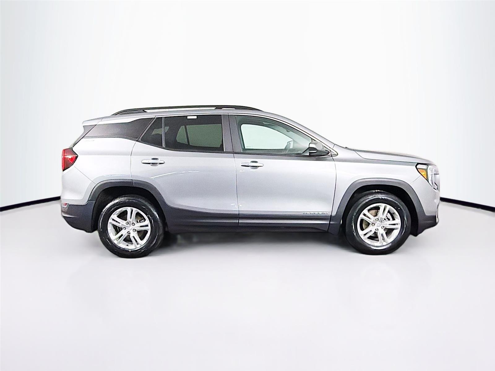 Used 2023 Sterling Metallic GMC SLE image 12