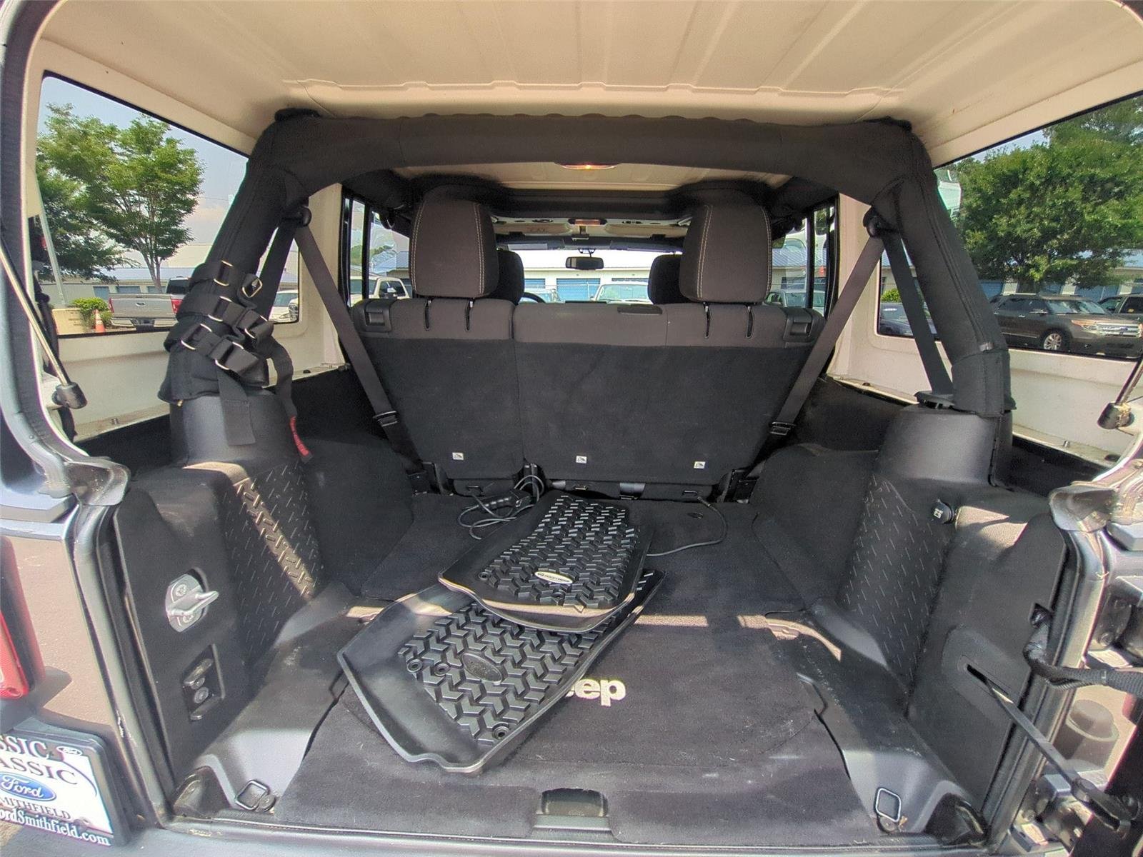 Used 2017 Granite Crystal Metallic Clearcoat Jeep Rubicon image 29