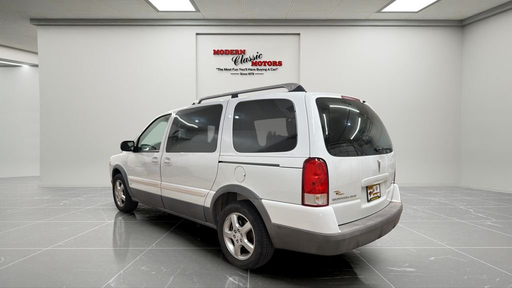 Used 2006 White Pontiac Base image 3