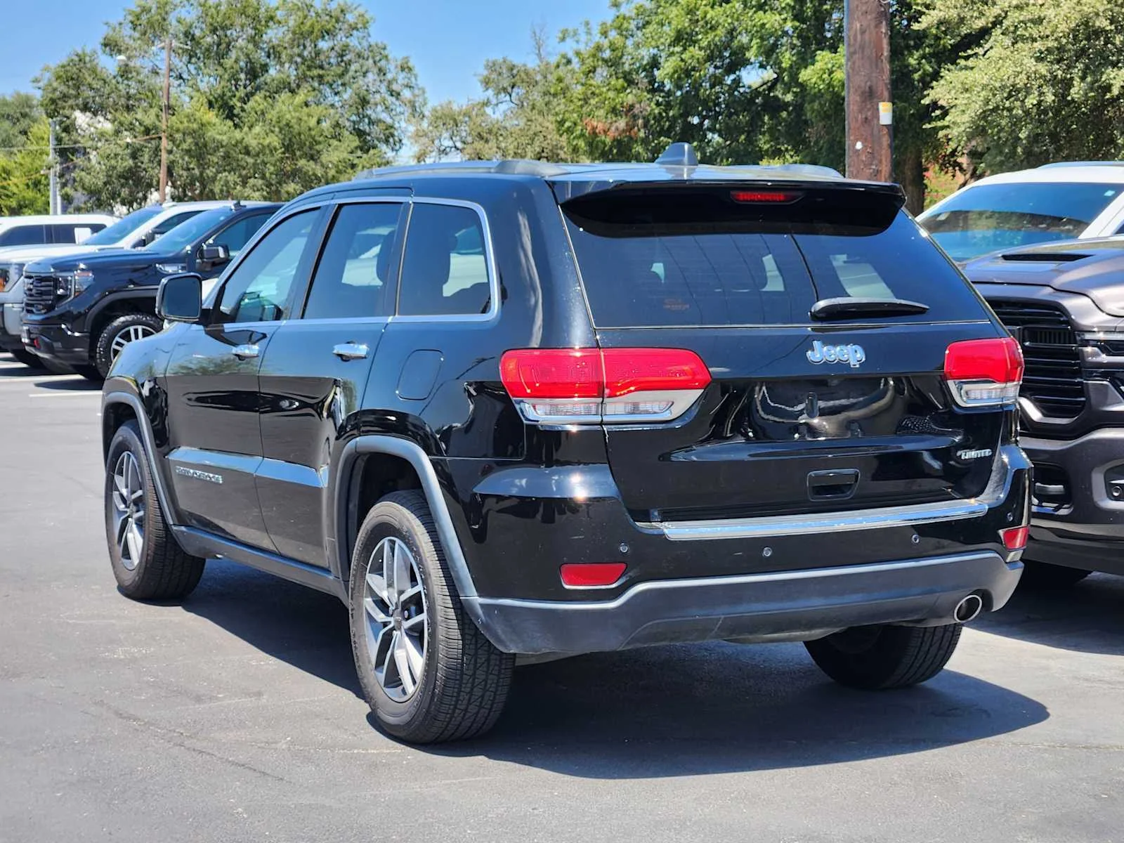 Used 2019 Black Jeep Limited 4x2 image 5