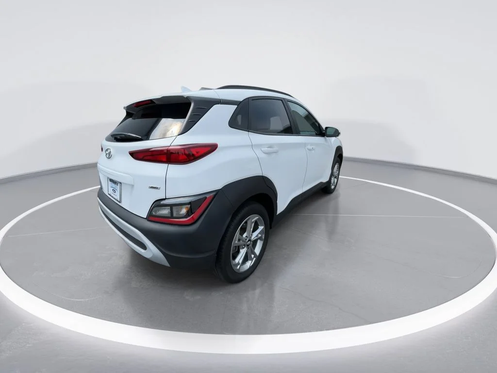 Used 2023 White Hyundai SEL image 8