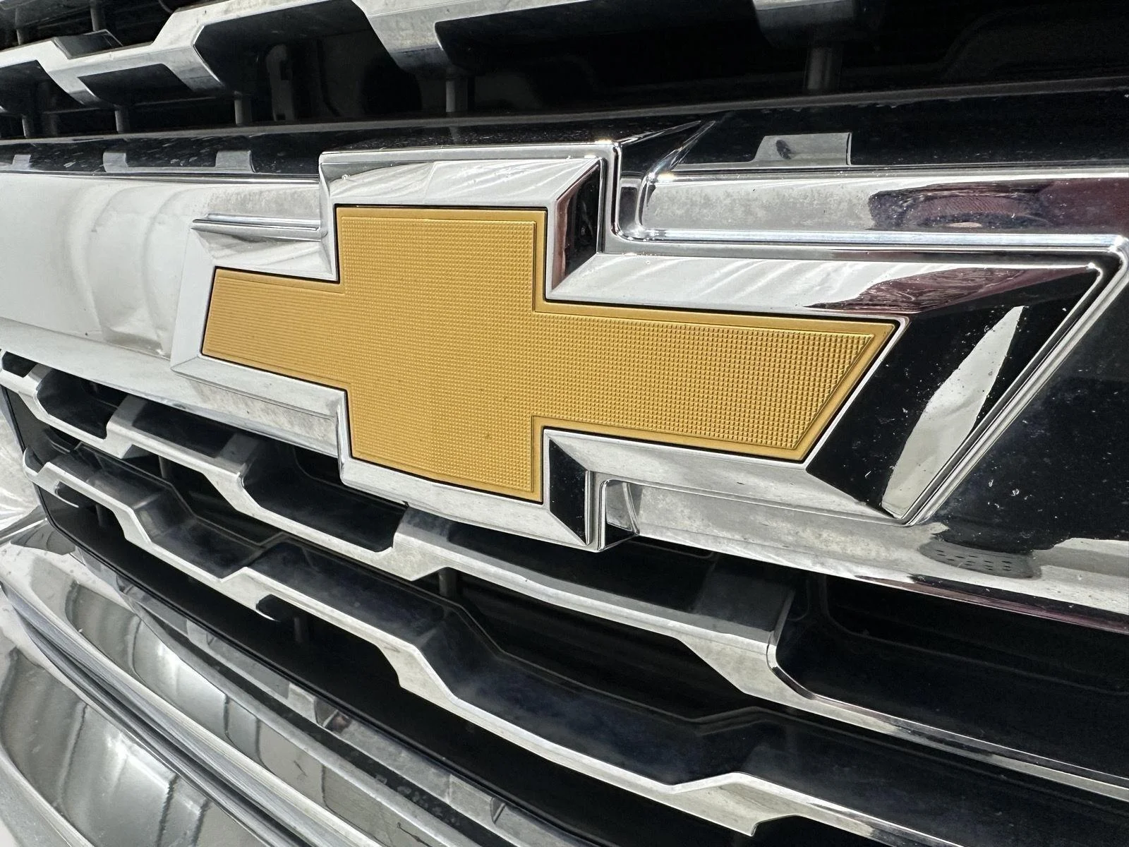 Used 2018 SUMMIT WHITE Chevrolet LTZ image 28